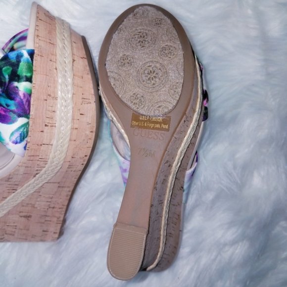 NWOT Guess Floral Platform Wedges - Picture 3 of 6